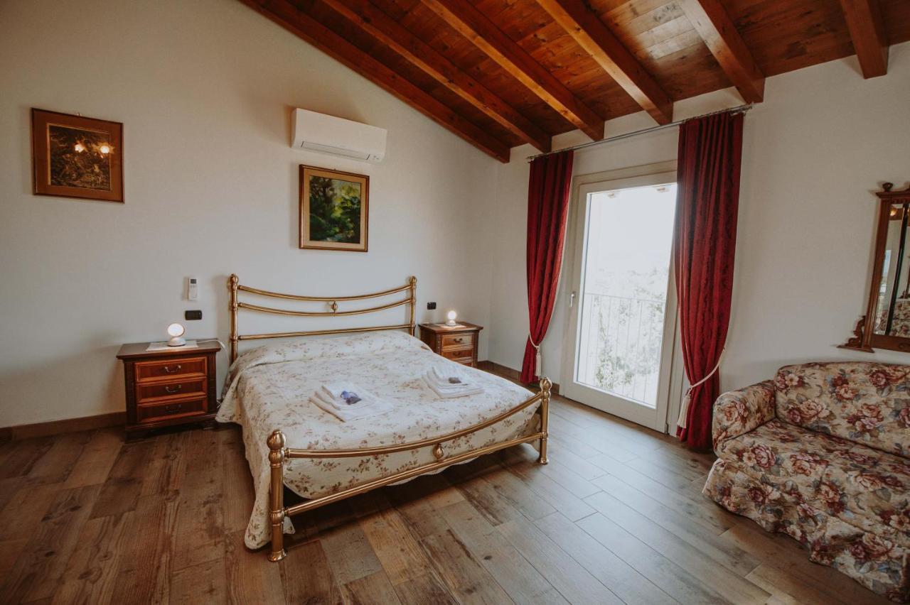 B&B Casa Santa Lucia Manerba del Garda Exterior foto